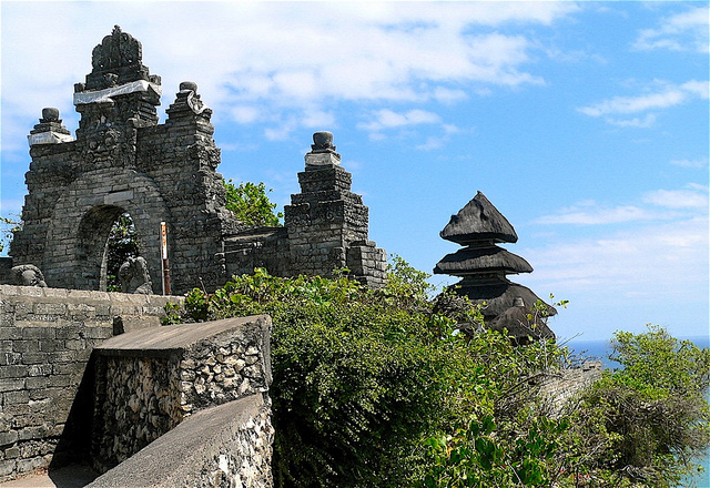 Храм Улувату, Бали