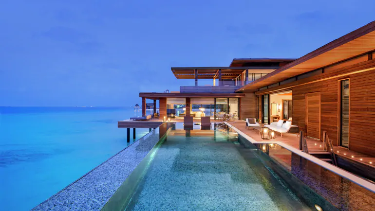 Stella Maris ocean villa with pool