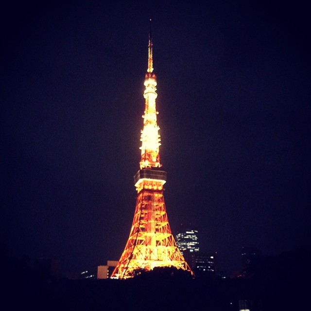 Токийская телебашня ночью