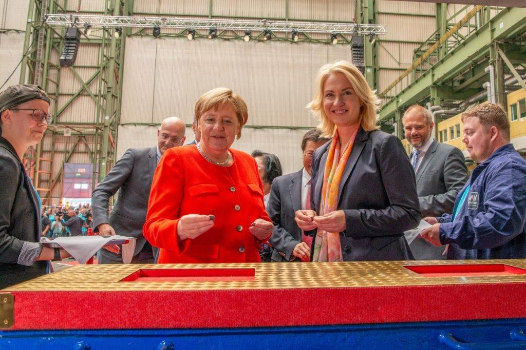 Госпожа канцлер Ангела Меркель и премьер-министр Мануэла Швезиг